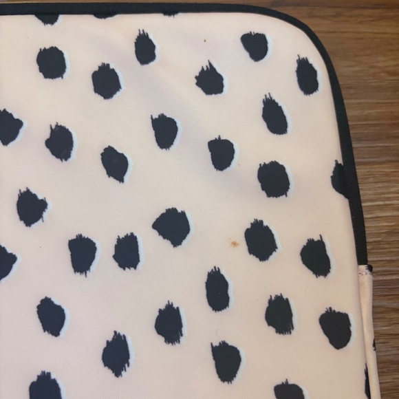 Kate Spade Vintage Laptop Case, Baby Pink & Cheetah Print, Fits 15” Laptops. - Picture 4 of 6